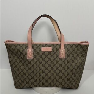 💯Authentic Gucci GG Supreme tote bag with beige GG coated canvas🍀